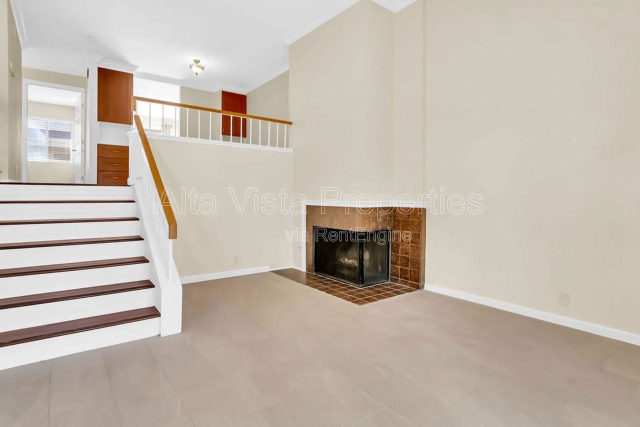 3211 Caminito Eastbluff #10 - Photo 5 of 43