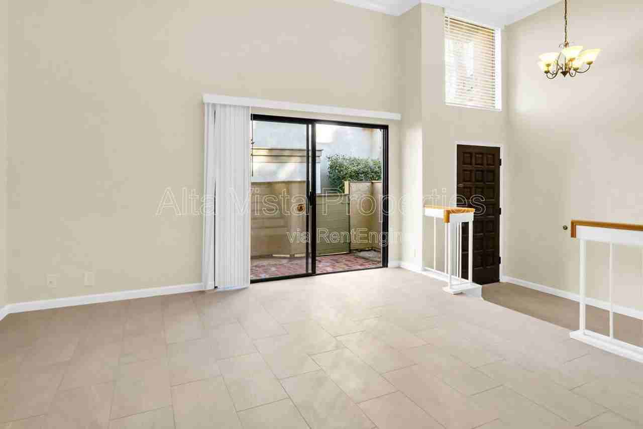 3211 Caminito Eastbluff #10 - Photo 6 of 43