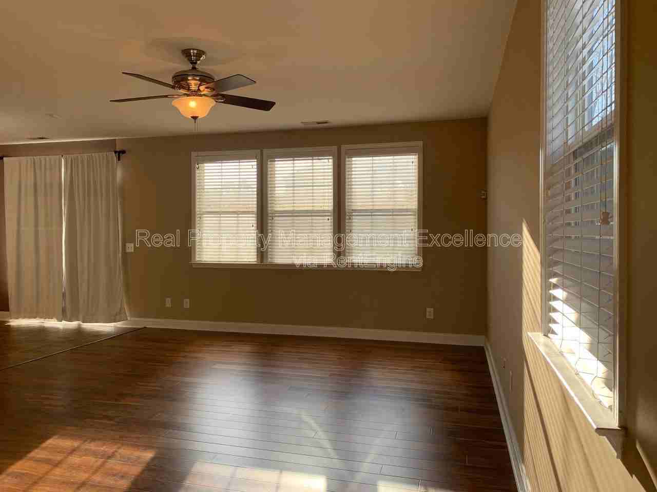 3124 Mackinac Island Ln - Photo 4 of 35