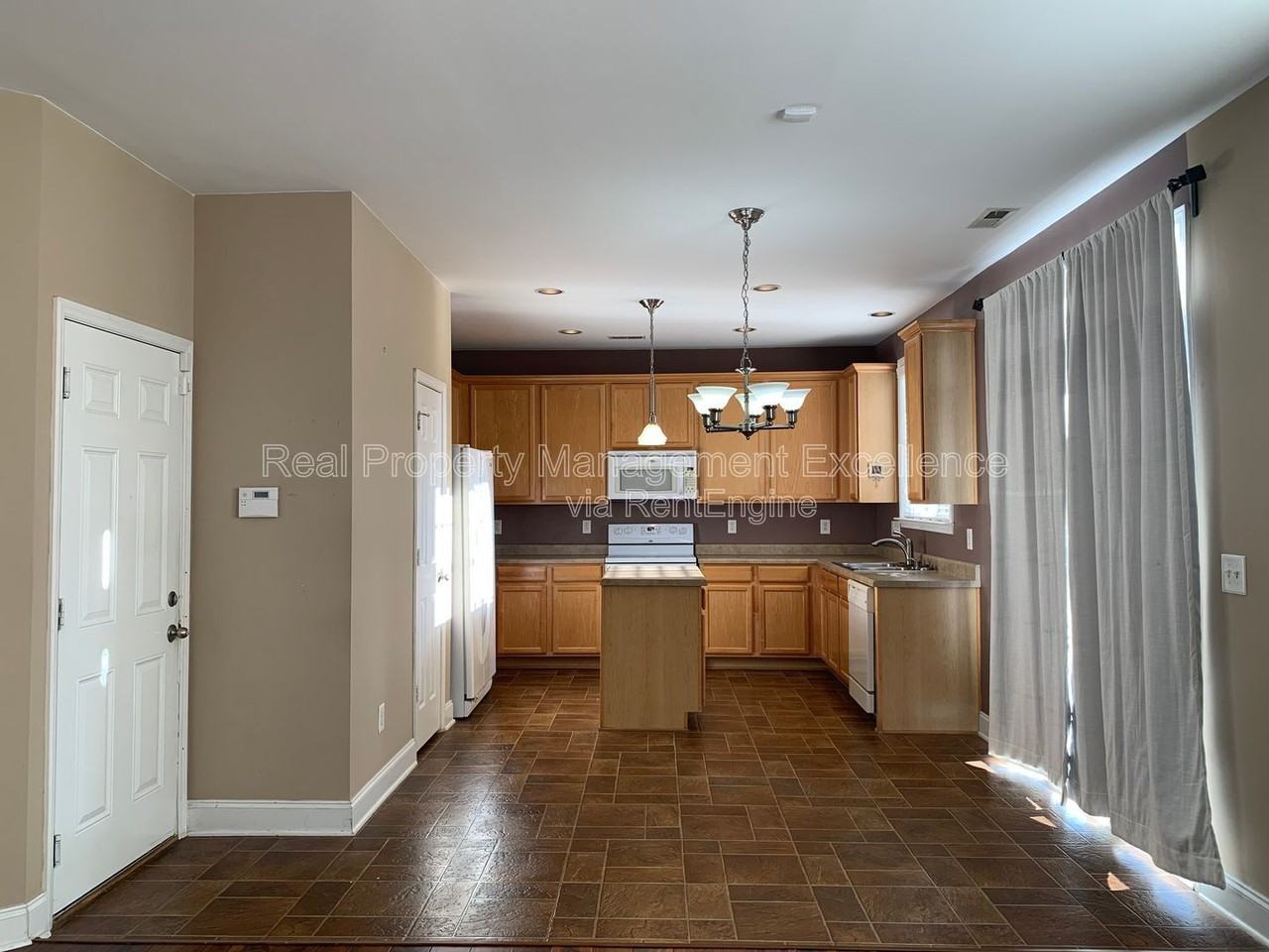 3124 Mackinac Island Ln - Photo 7 of 35