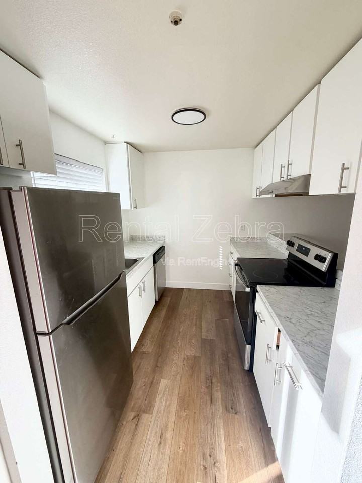 1400 Southwest Blvd #H - Photo 2 of 11