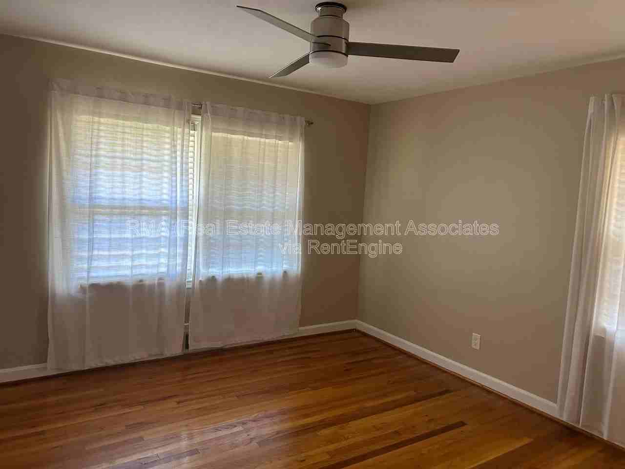 1133 E College St - Photo 3 of 10