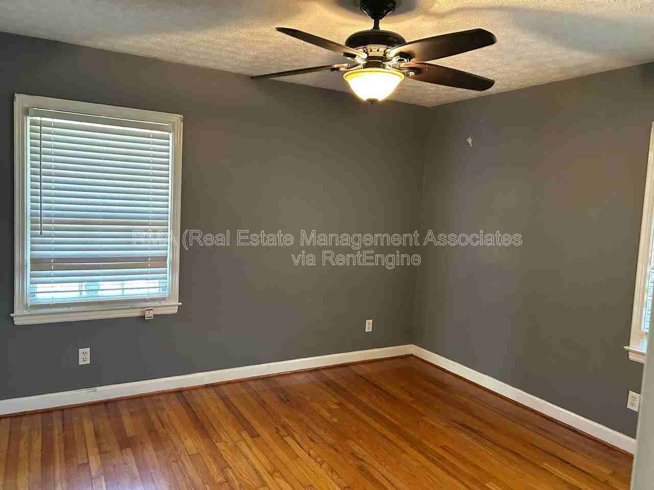 1133 E College St - Photo 4 of 10