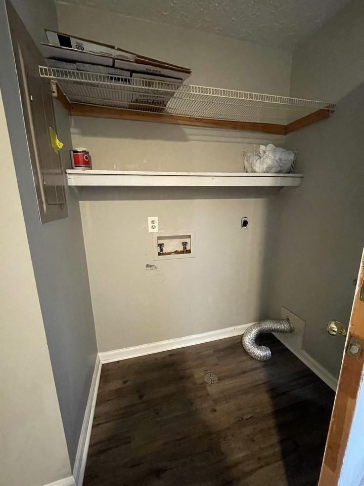 118 Camp Ave #B - Photo 3 of 10