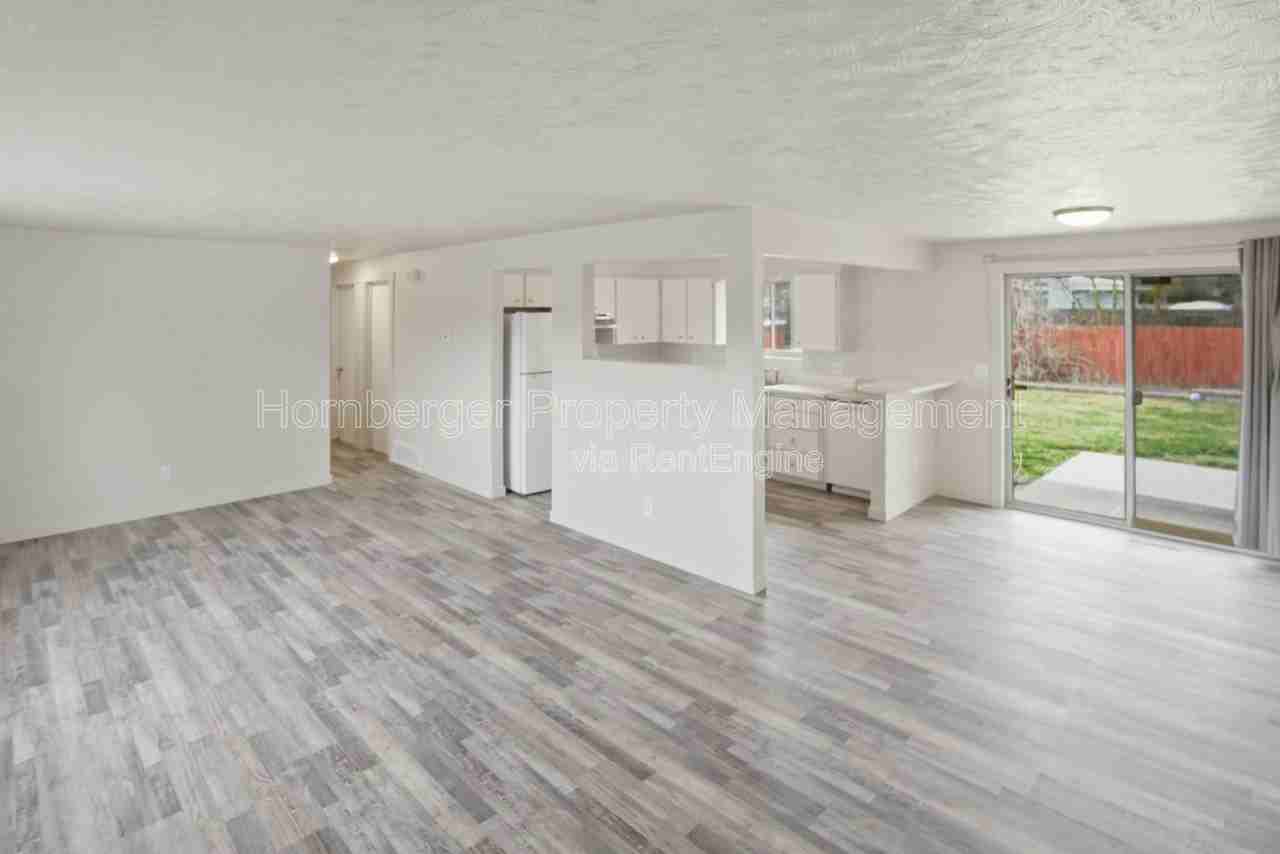 9715 N Stevens St - Photo 2 of 21