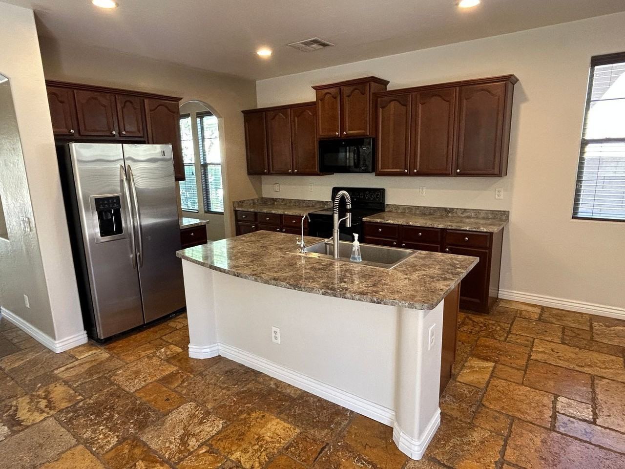 21149 W Elm Way - Photo 4 of 22