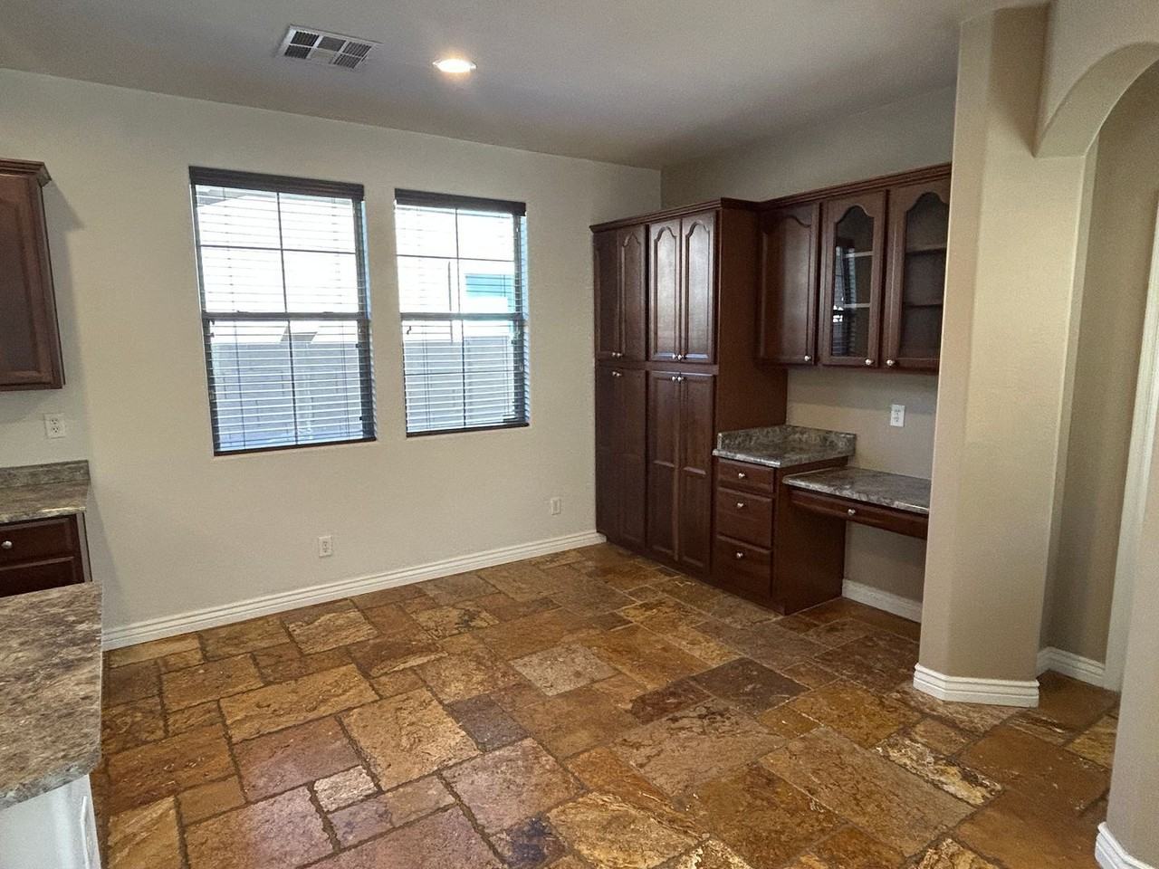 21149 W Elm Way - Photo 5 of 22