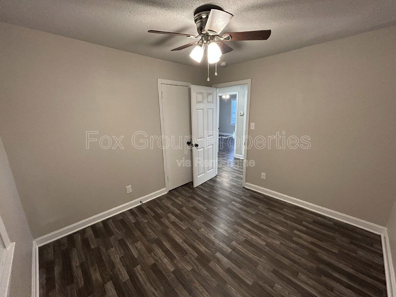 402 S Yates St - Photo 7 of 29