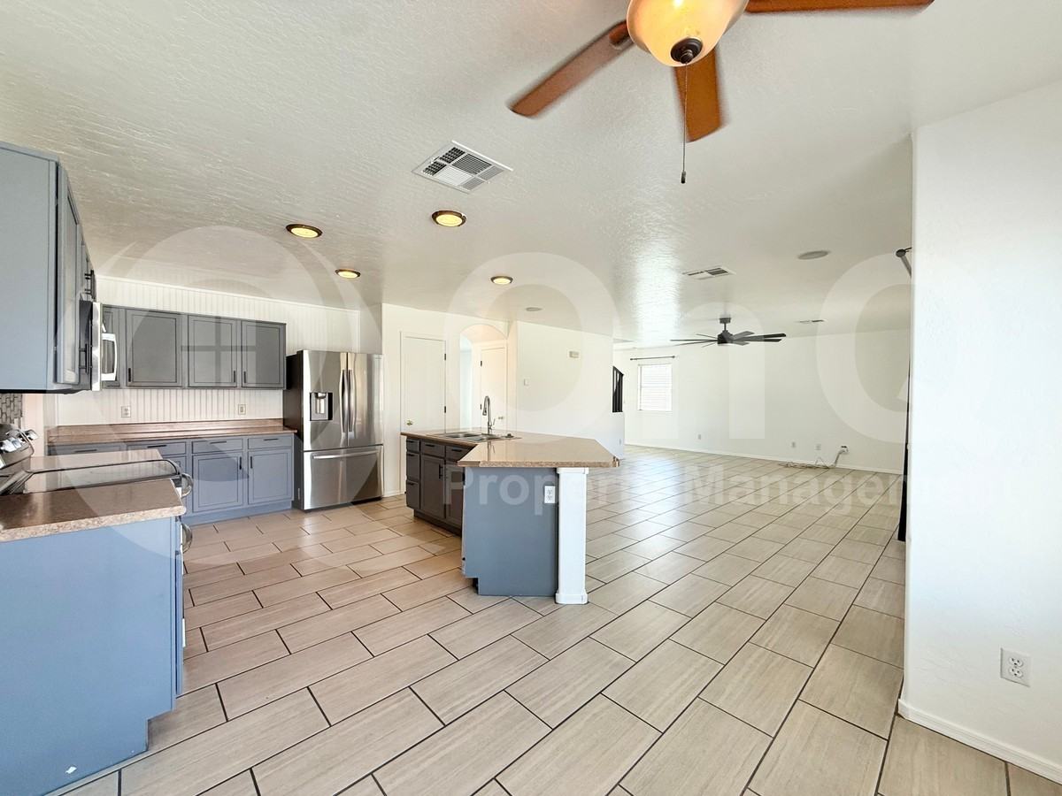 8812 N 67th Dr - Photo 5 of 31