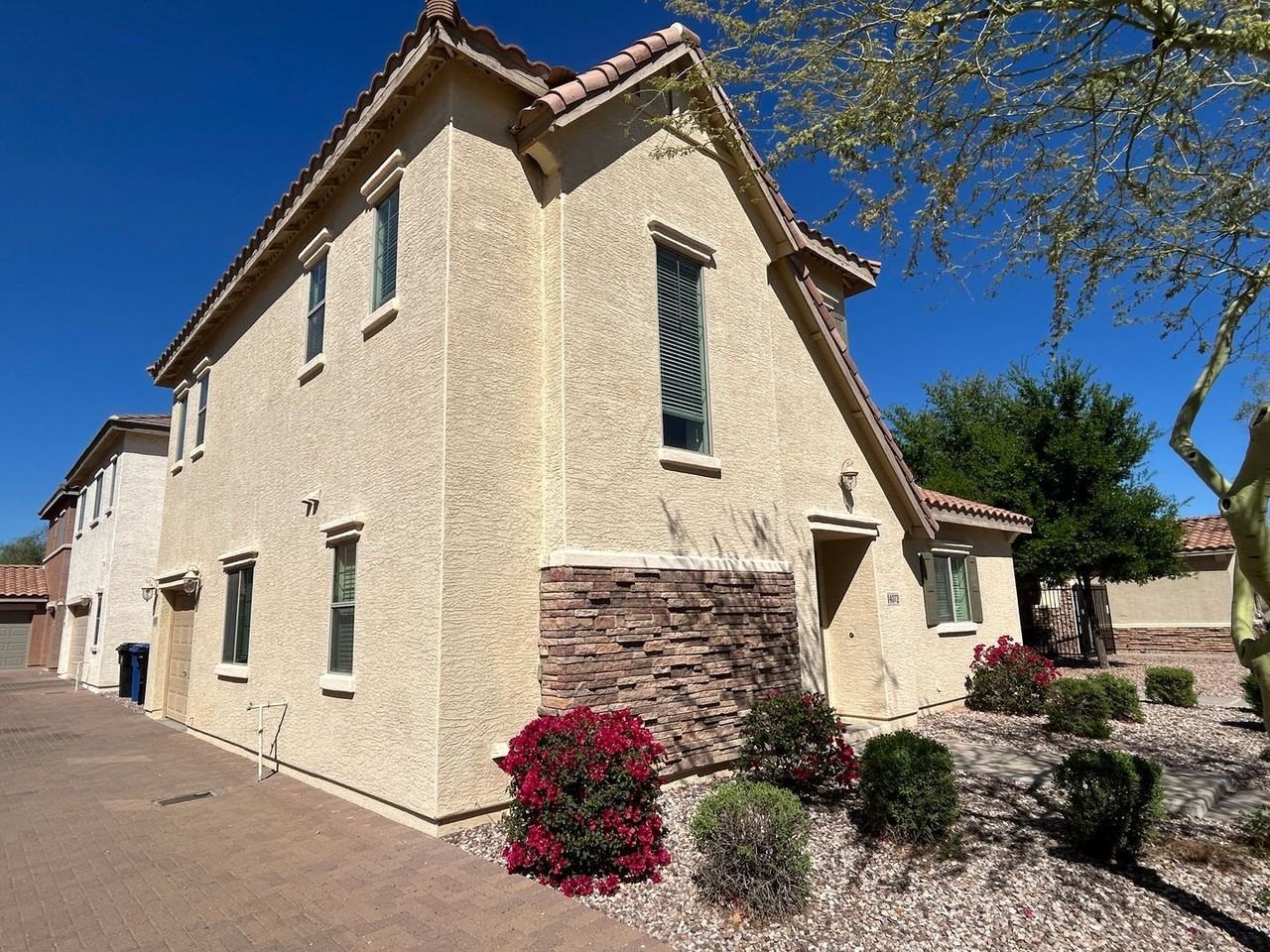 14072 W Country Gables Dr - Photo 2 of 19