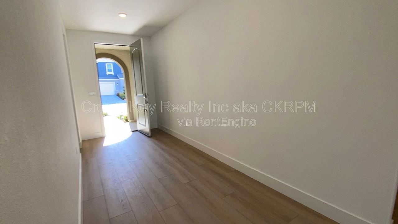 2703 Joshua St - Photo 2 of 25