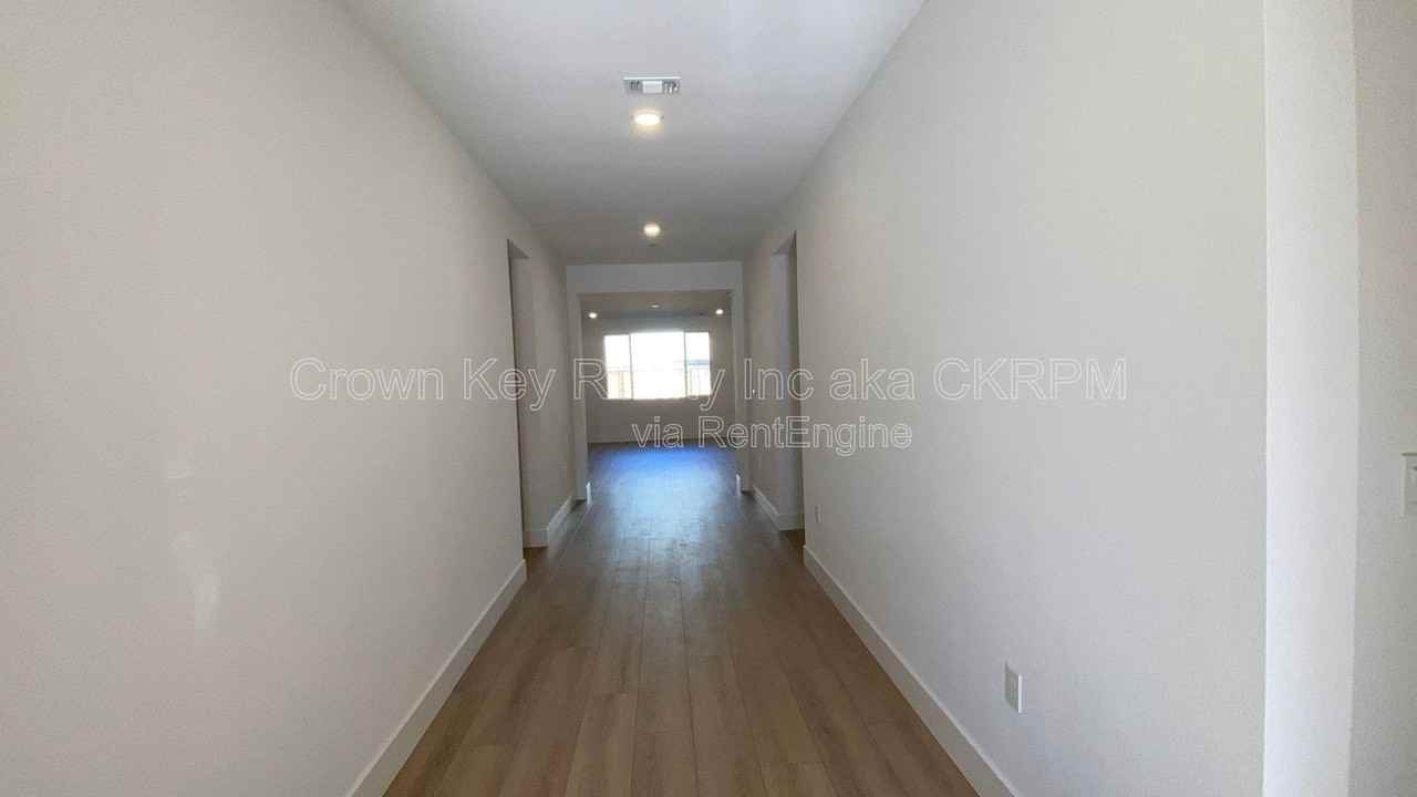 2703 Joshua St - Photo 3 of 25