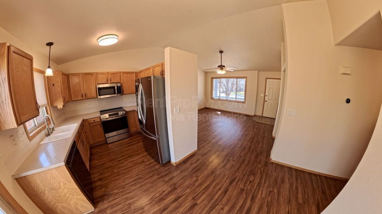 1514 Carmela Ct - Photo 5 of 20