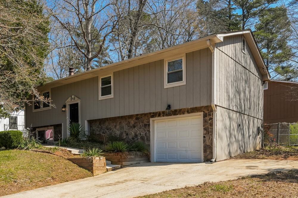 2194 Cherokee Valley Cir - Photo 4 of 17