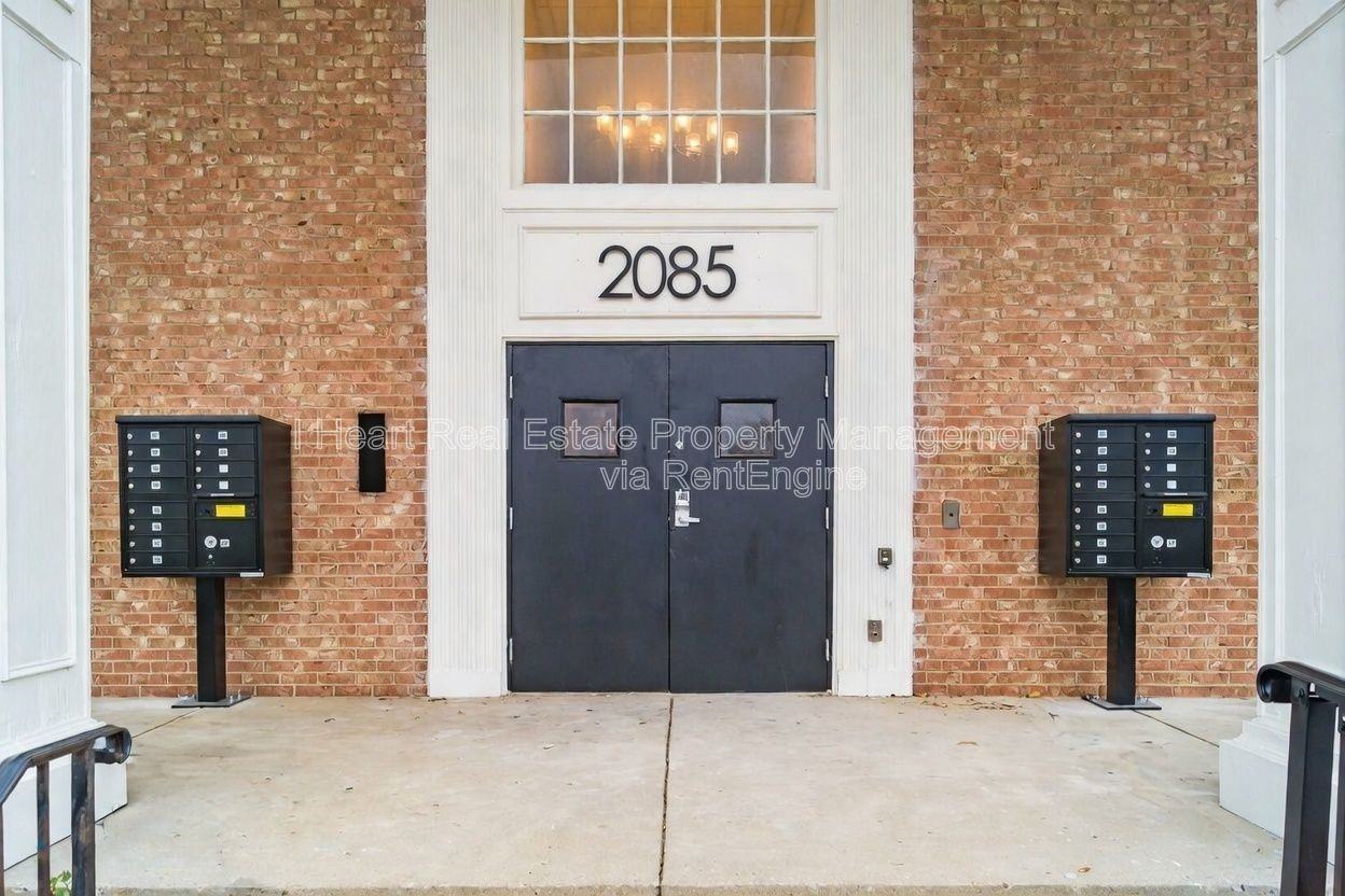 2085 W Broad St #209 - Photo 3 of 16