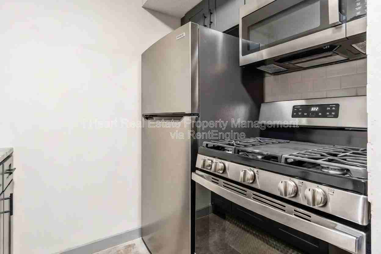 2085 W Broad St #209 - Photo 4 of 16