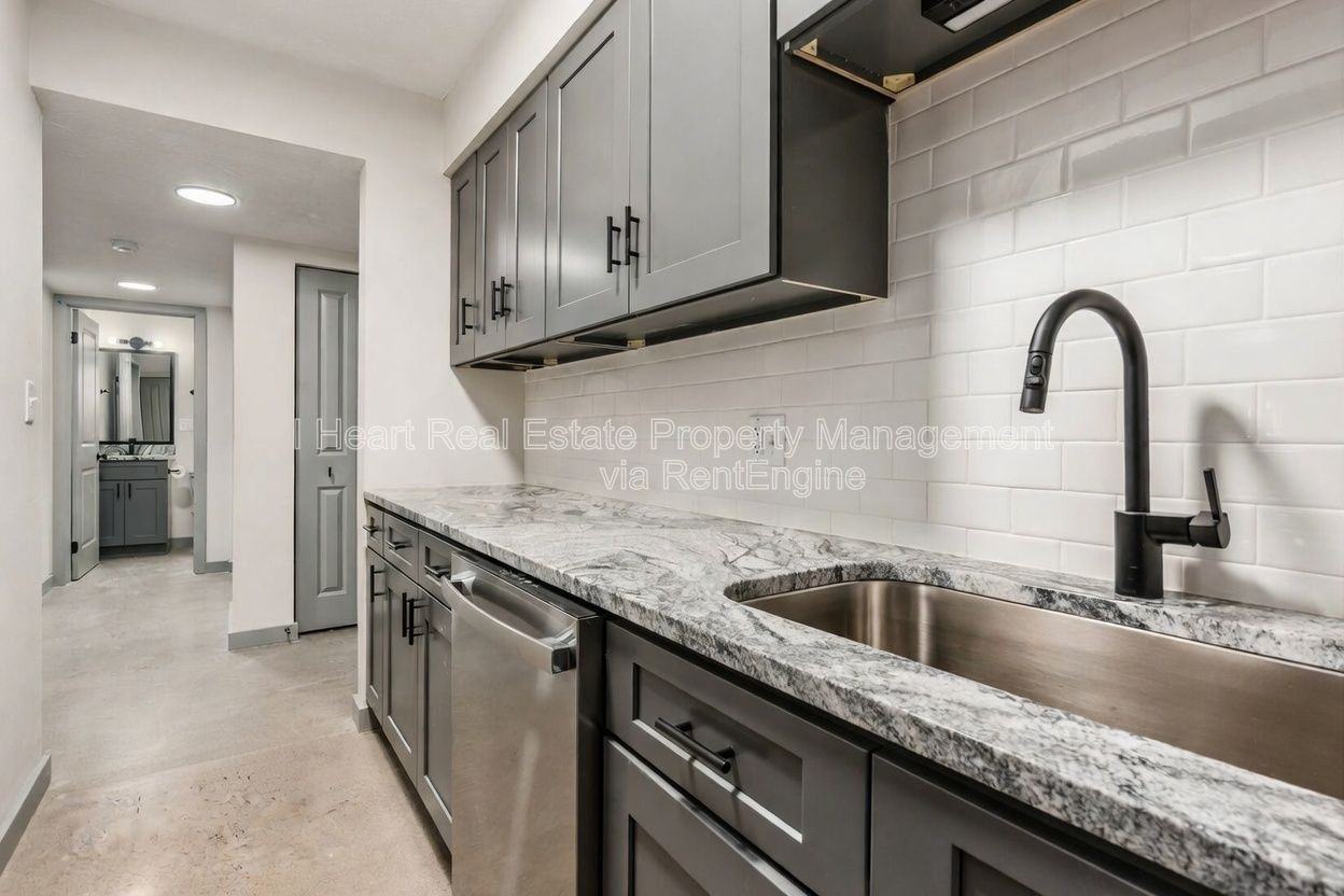 2085 W Broad St #209 - Photo 5 of 16