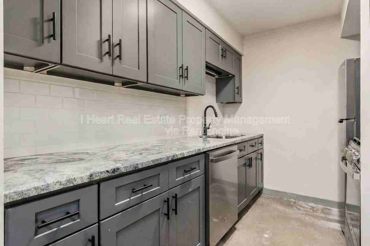 2085 W Broad St #209 - Photo 6 of 16