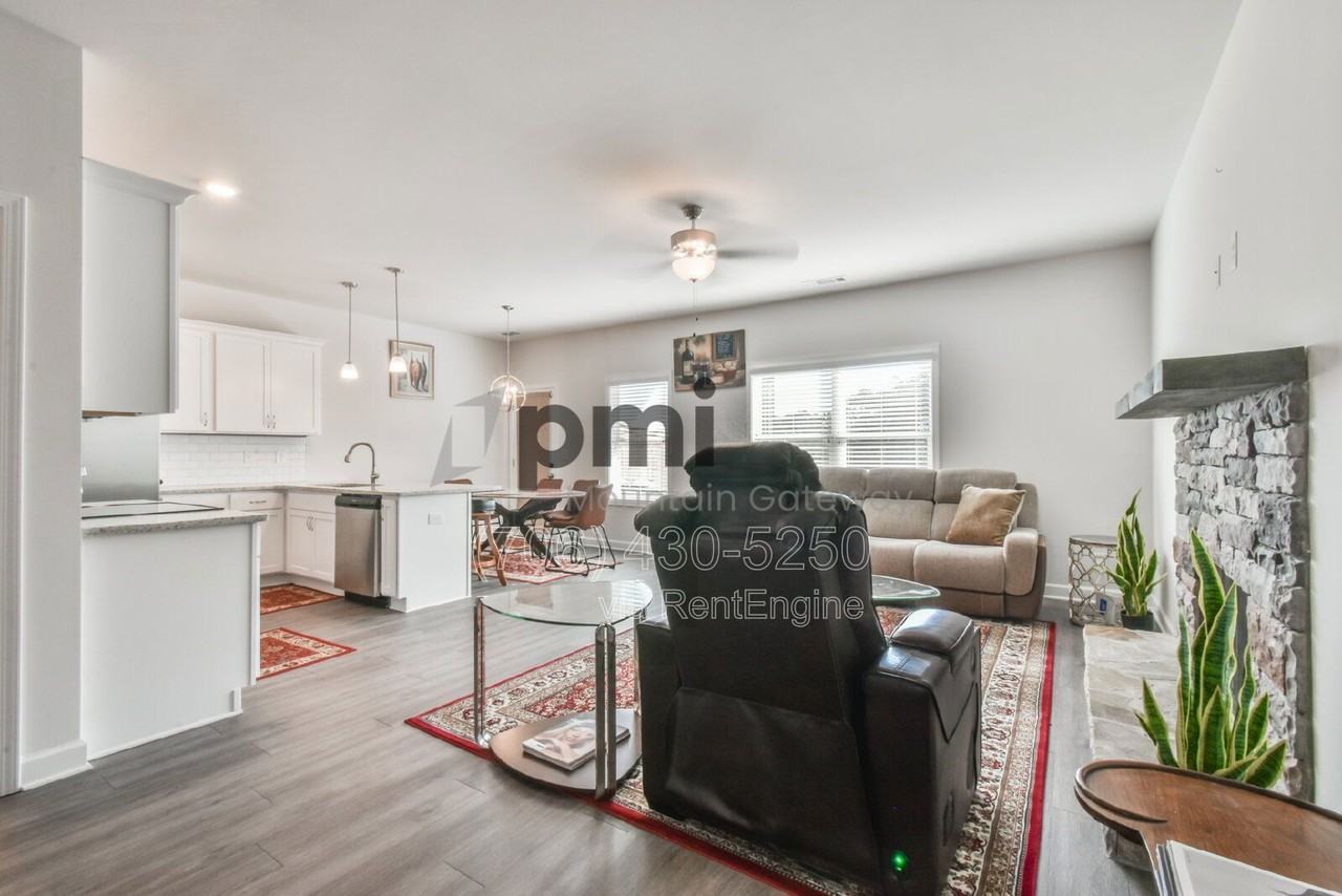 6306 Pine Ridge Pt - Photo 5 of 34