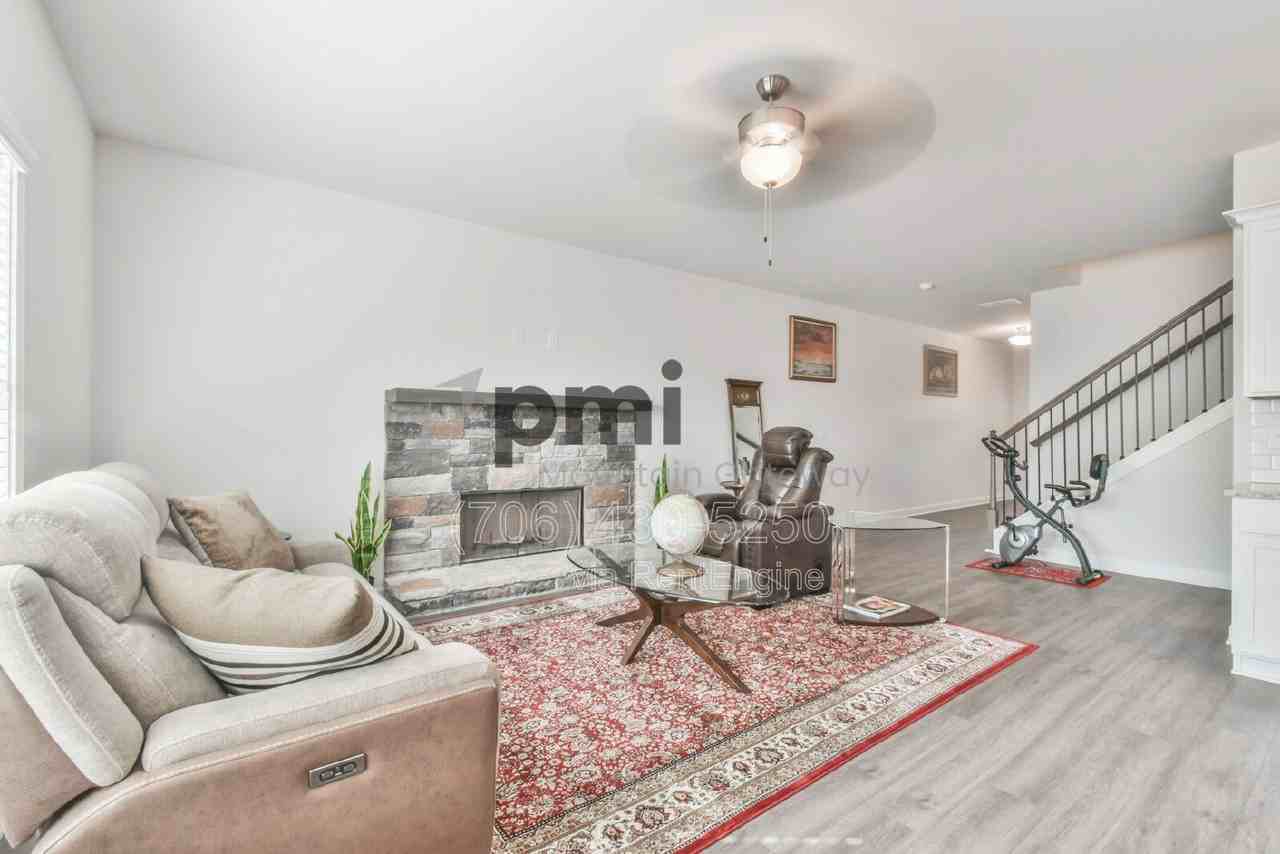 6306 Pine Ridge Pt - Photo 6 of 34