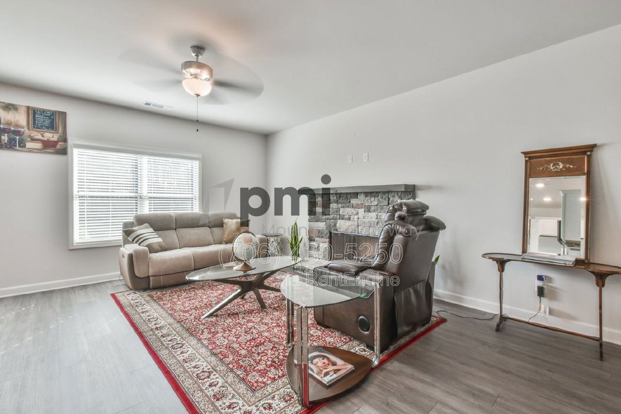 6306 Pine Ridge Pt - Photo 7 of 34