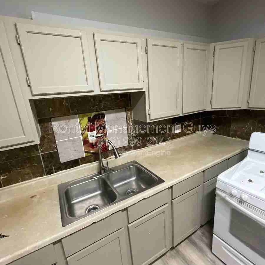 2931 Bryant Ave N #2 - Photo 7 of 50