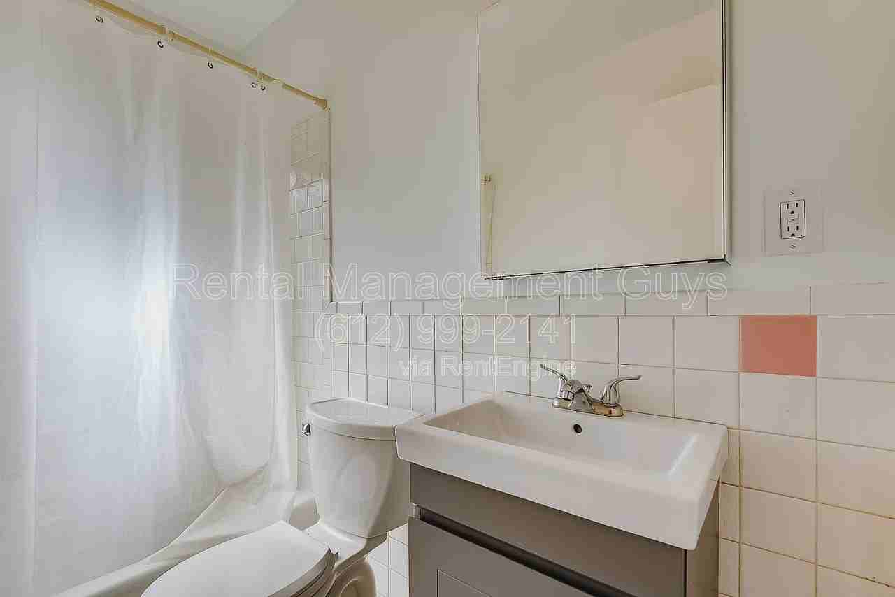 3001 N 3rd St #1 - Photo 6 of 8