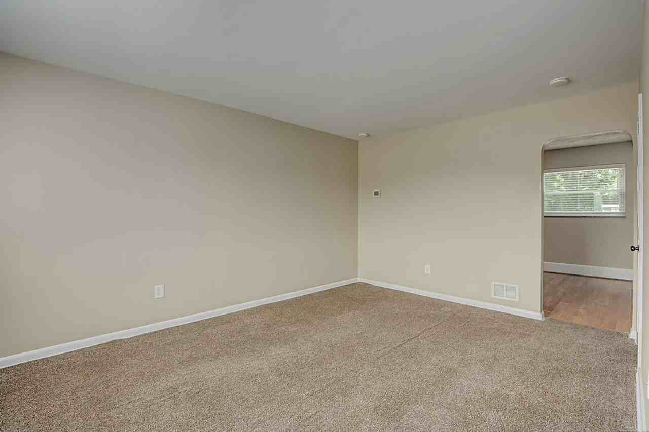 135 Commonwealth Ave - Photo 5 of 15