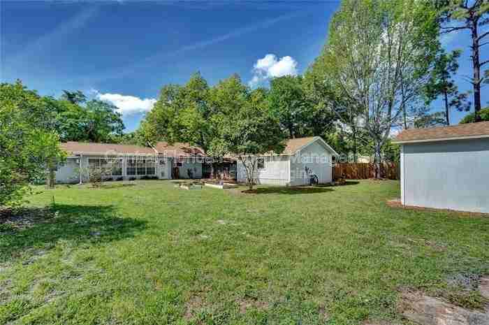 7917 Carolina Ln - Photo 3 of 25