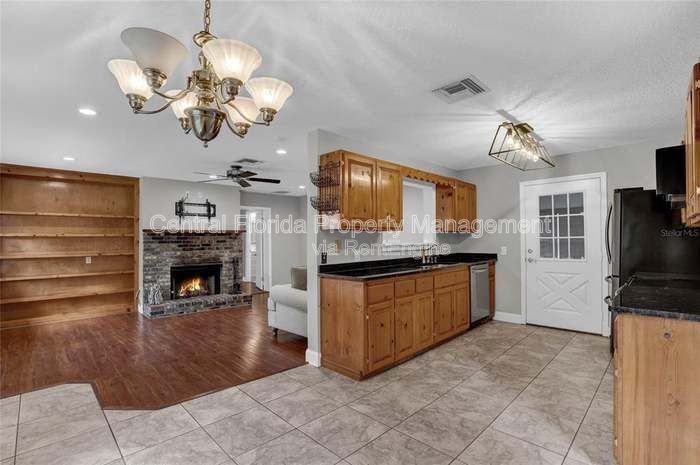 7917 Carolina Ln - Photo 7 of 25