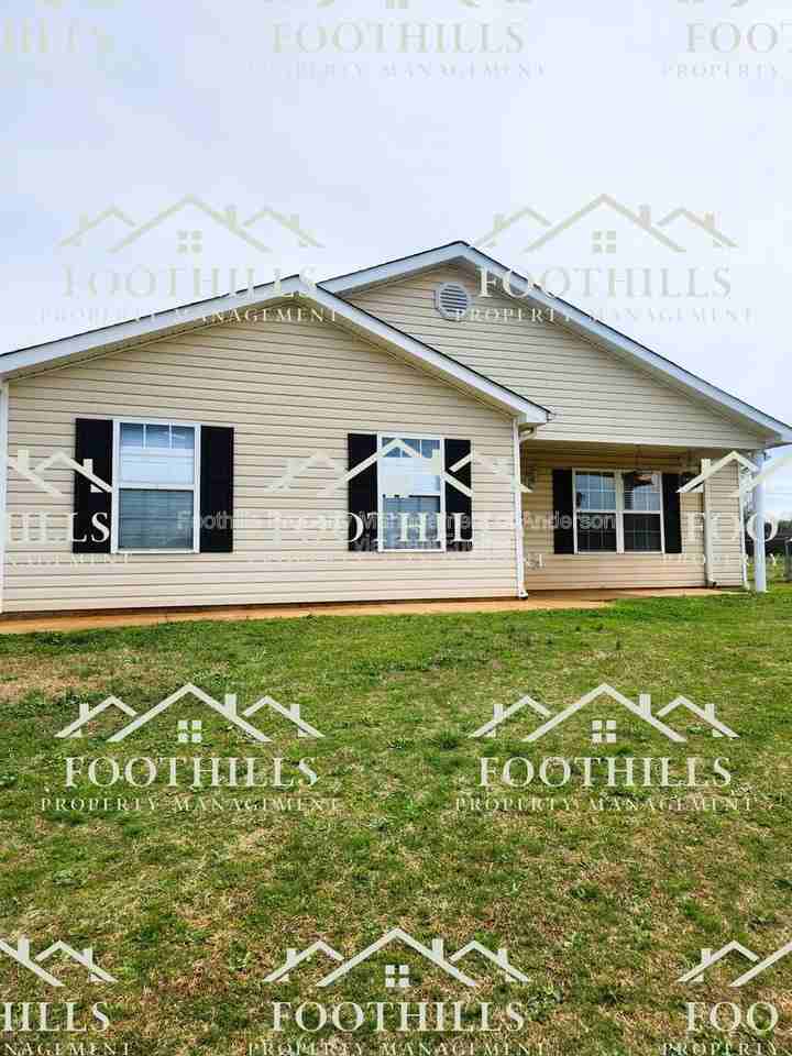 131 Veranda Cir - Photo 2 of 17