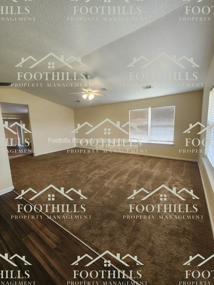 131 Veranda Cir - Photo 3 of 17