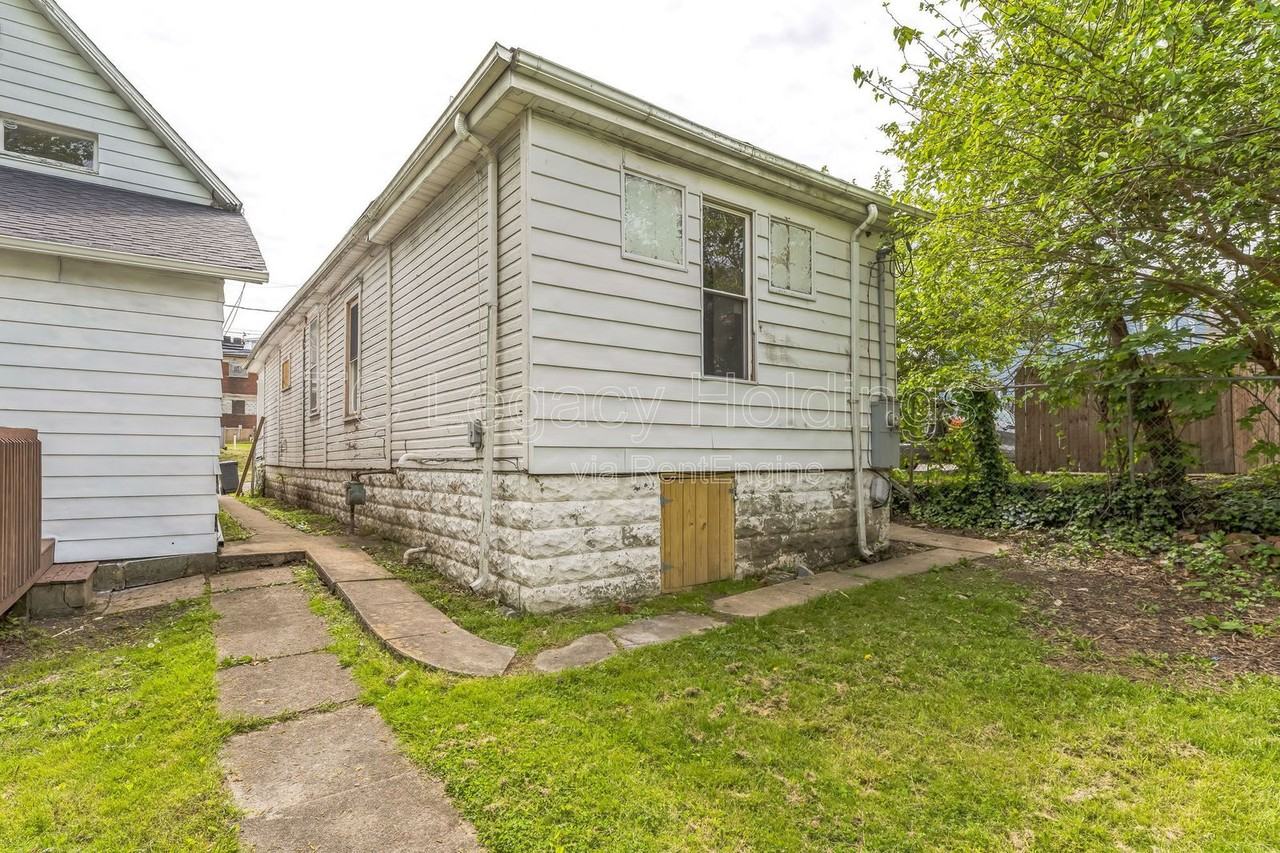 421 Walnut Ave - Photo 4 of 31