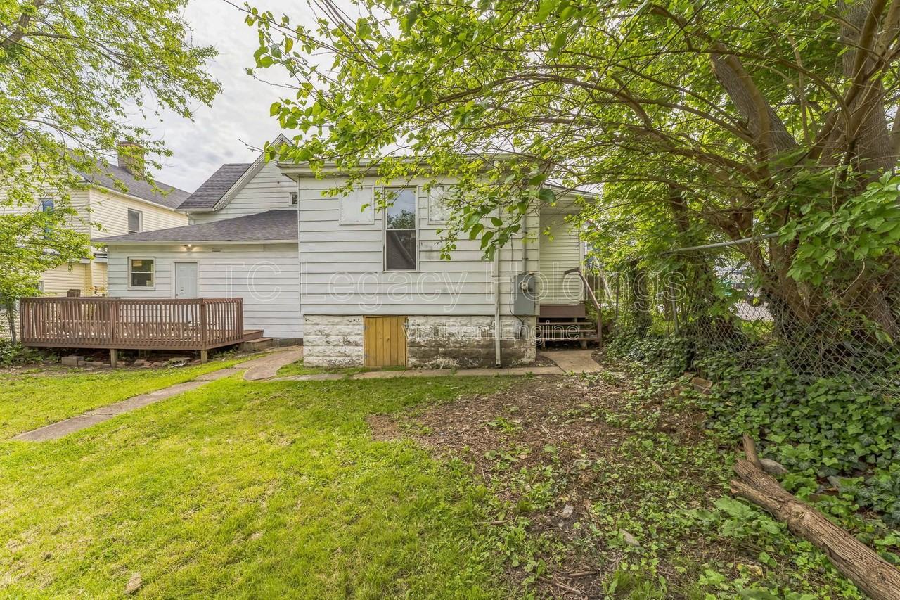 421 Walnut Ave - Photo 6 of 31