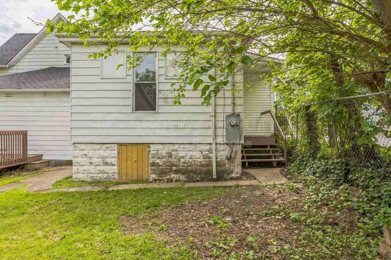 421 Walnut Ave - Photo 7 of 31