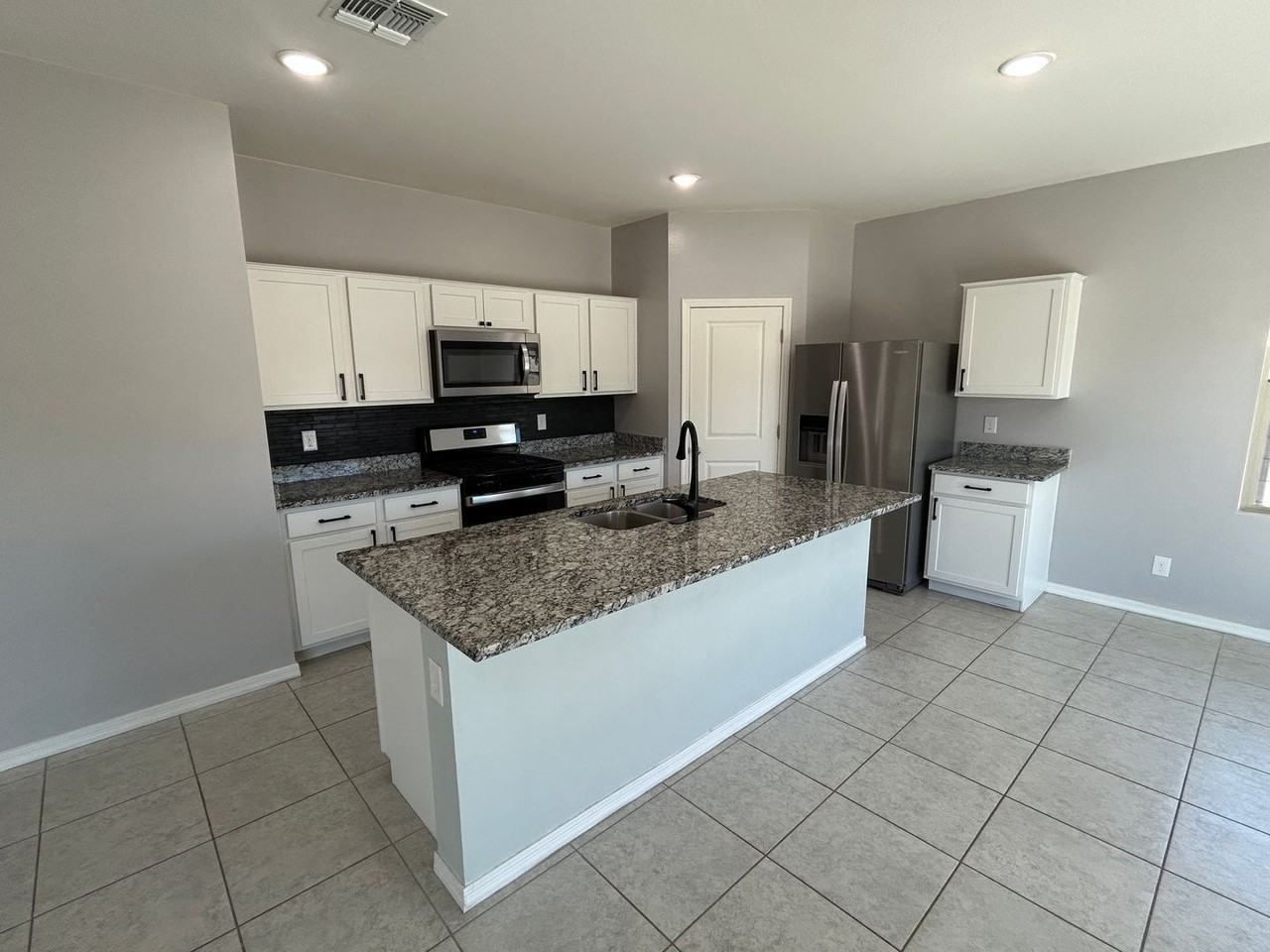 19233 W Elm St - Photo 2 of 22