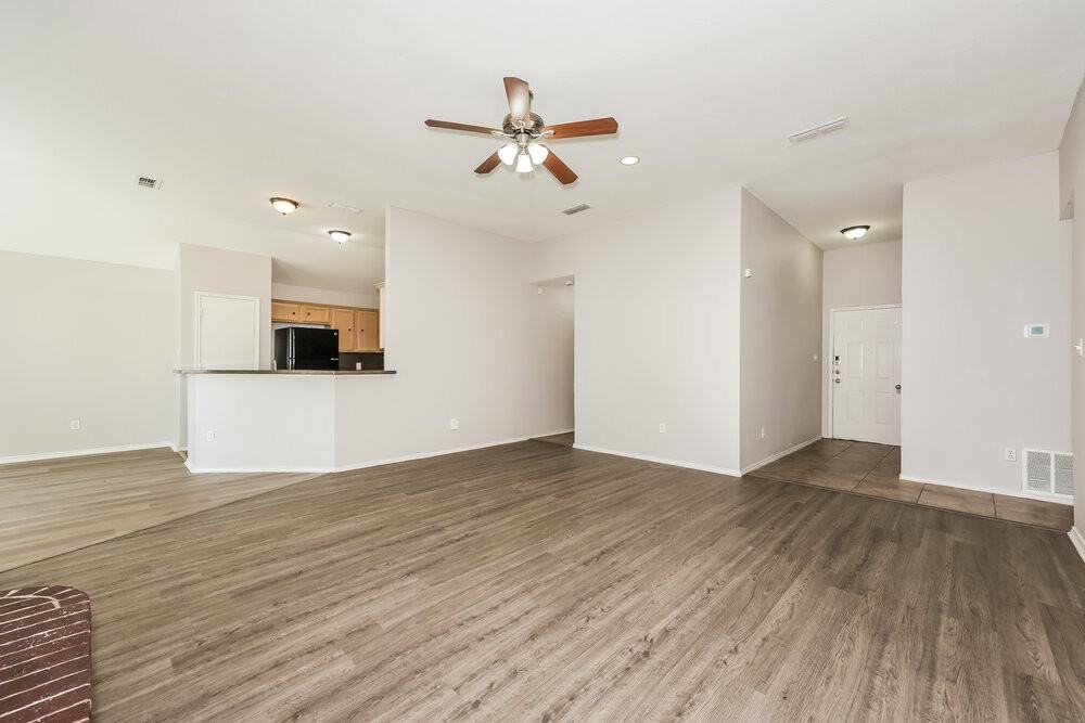 7448 Ashcroft Cir - Photo 4 of 16