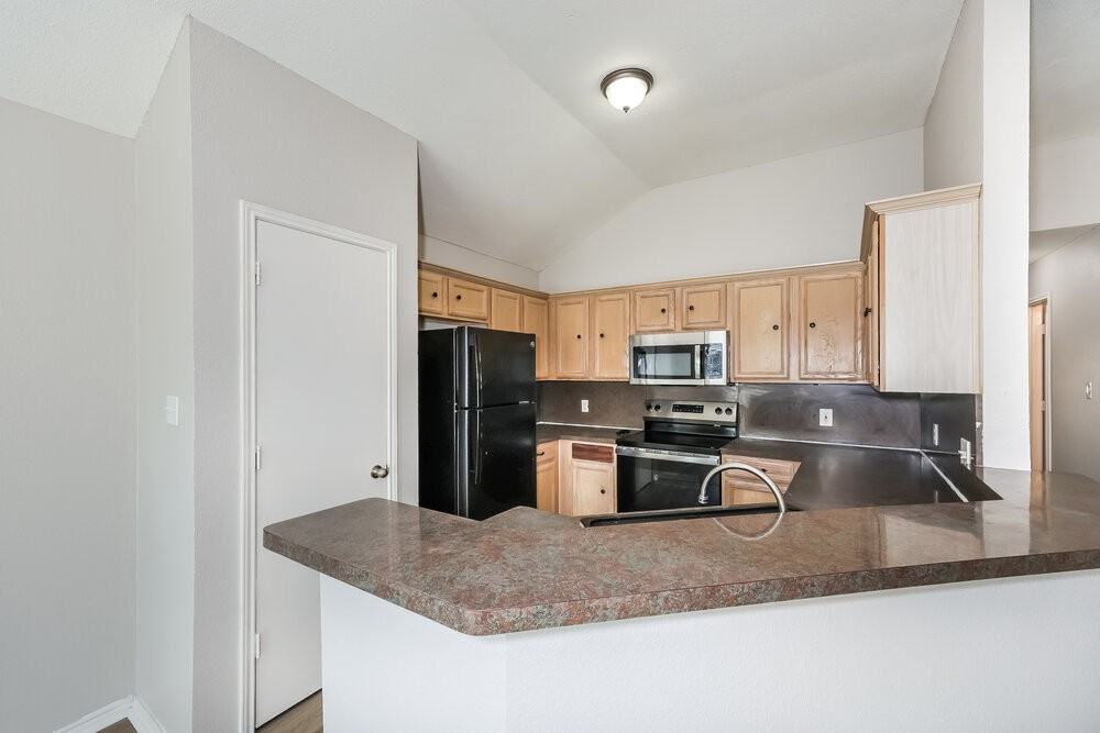 7448 Ashcroft Cir - Photo 5 of 16