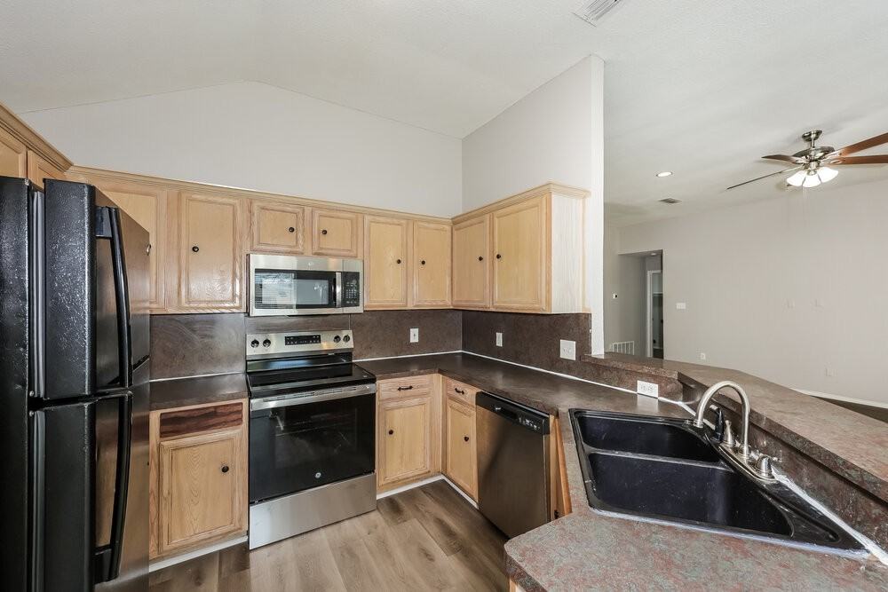 7448 Ashcroft Cir - Photo 6 of 16