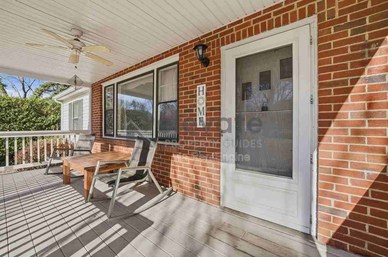 9002 Michaux Ln - Photo 6 of 39