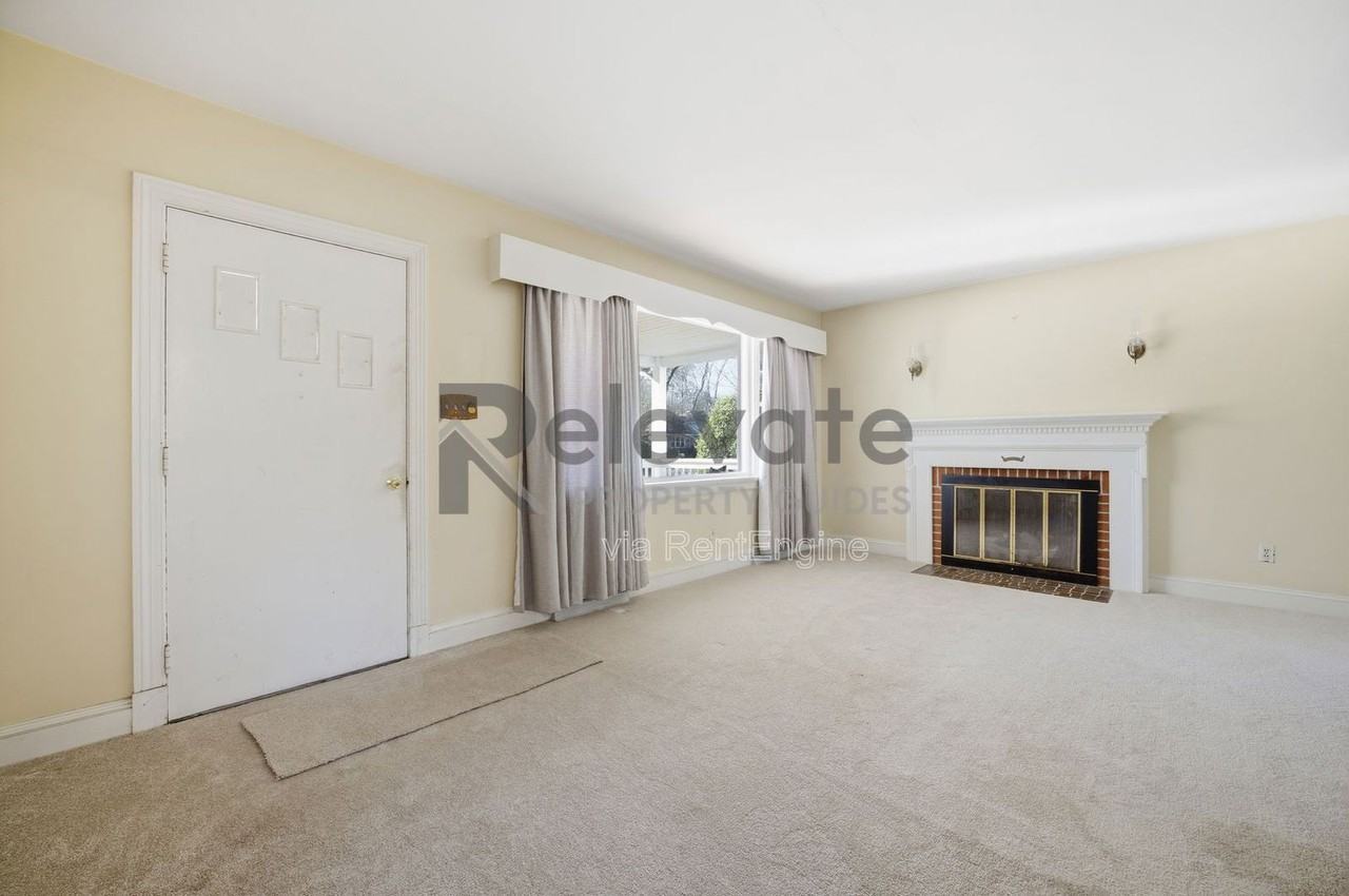 9002 Michaux Ln - Photo 7 of 39