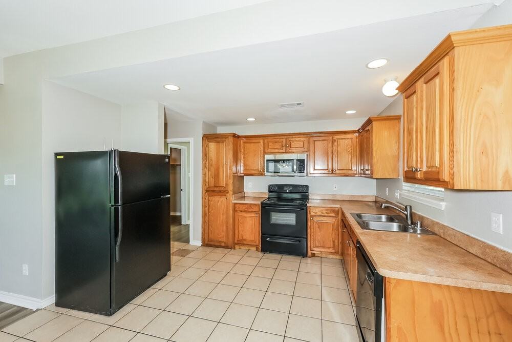 409 Partridge Cir - Photo 7 of 17