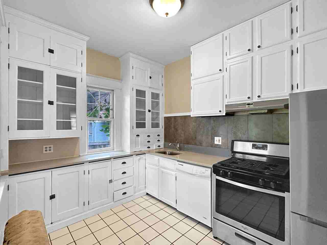 381 Cleveland Ave N - Photo 4 of 12