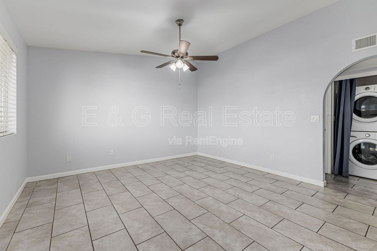 1005 W Laguna Dr - Photo 3 of 27