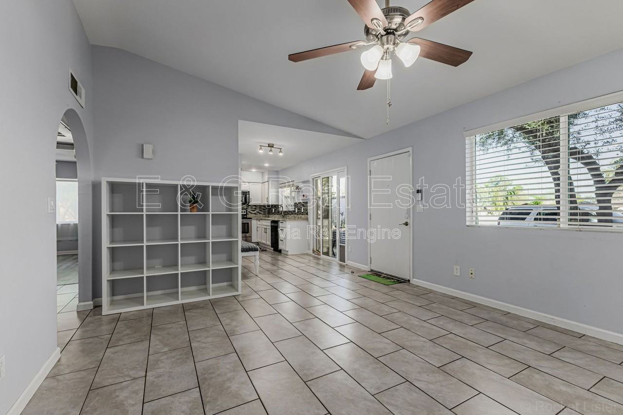 1005 W Laguna Dr - Photo 4 of 27