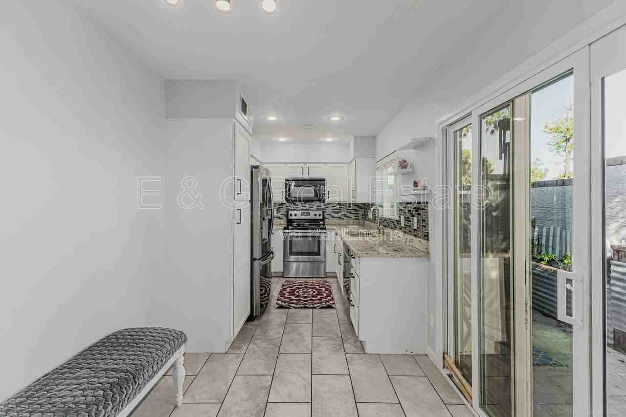 1005 W Laguna Dr - Photo 6 of 27