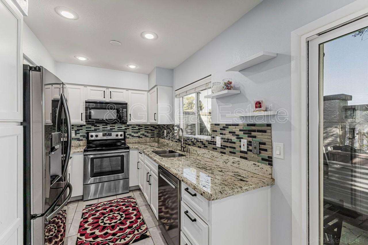 1005 W Laguna Dr - Photo 7 of 27