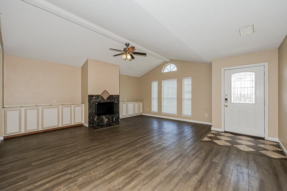 8145 Waterside Trl - Photo 3 of 16