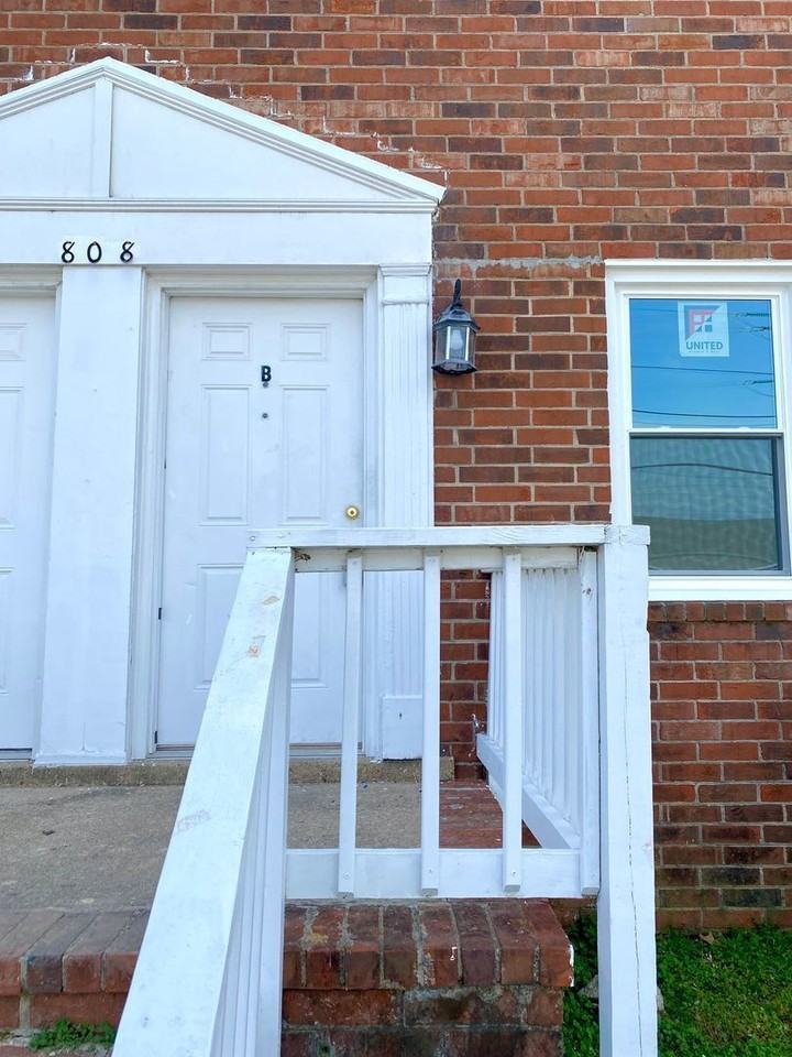 808 Arlington Rd #B - Photo 2 of 10