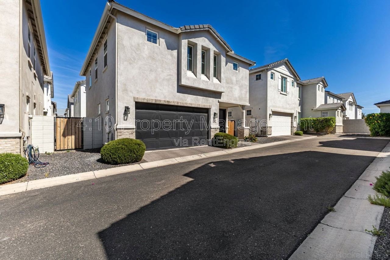 5557 S Dillon - Photo 6 of 32